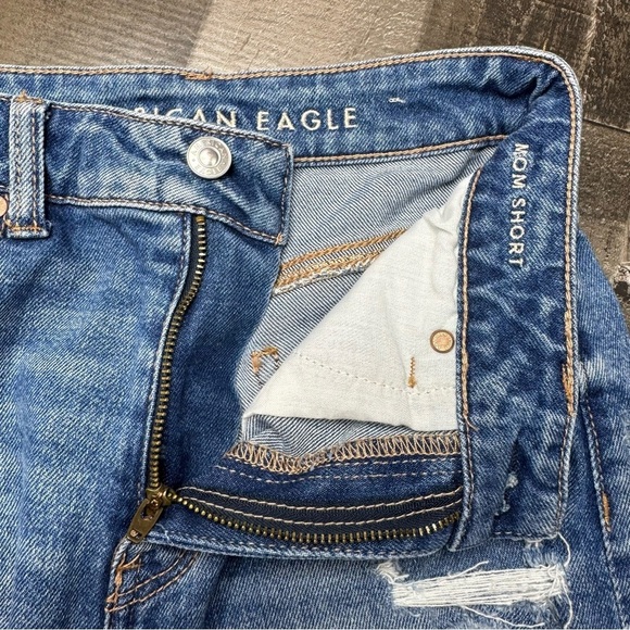 American Eagle Distressed Mom Jean Shorts size 0 - Picture 6 of 11
